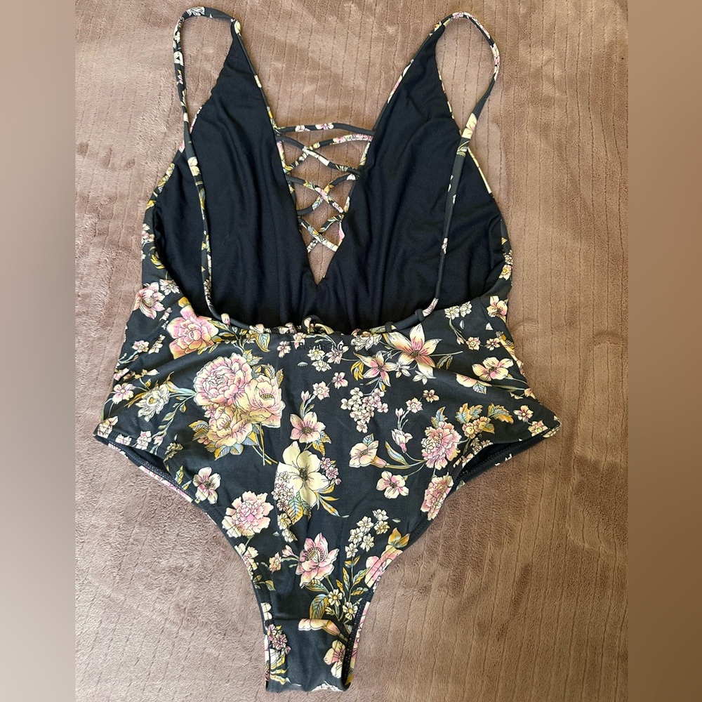 { Billabong Floral Lace-Up and Backless Swimsuit } - Picture 3 of 6